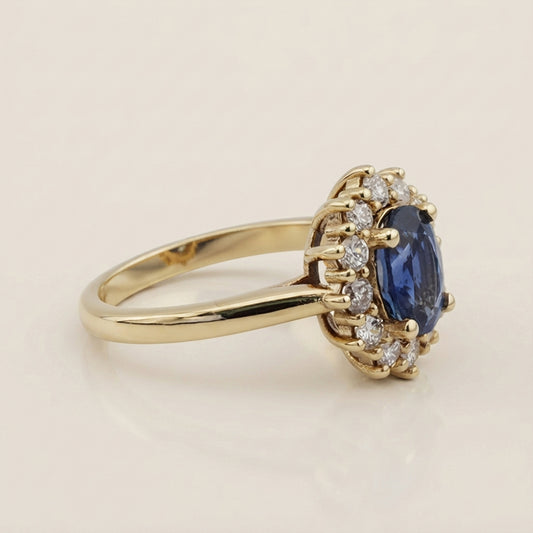 Lady D con Zafiro y Diamantes en Oro Amarillo de 14K