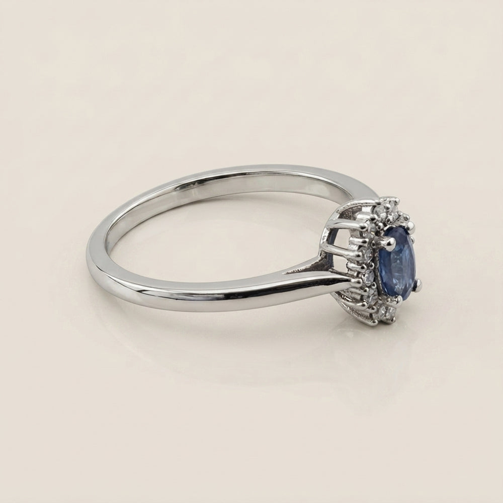 Lady D con Zafiro y Diamantes en Oro Blanco de 14K