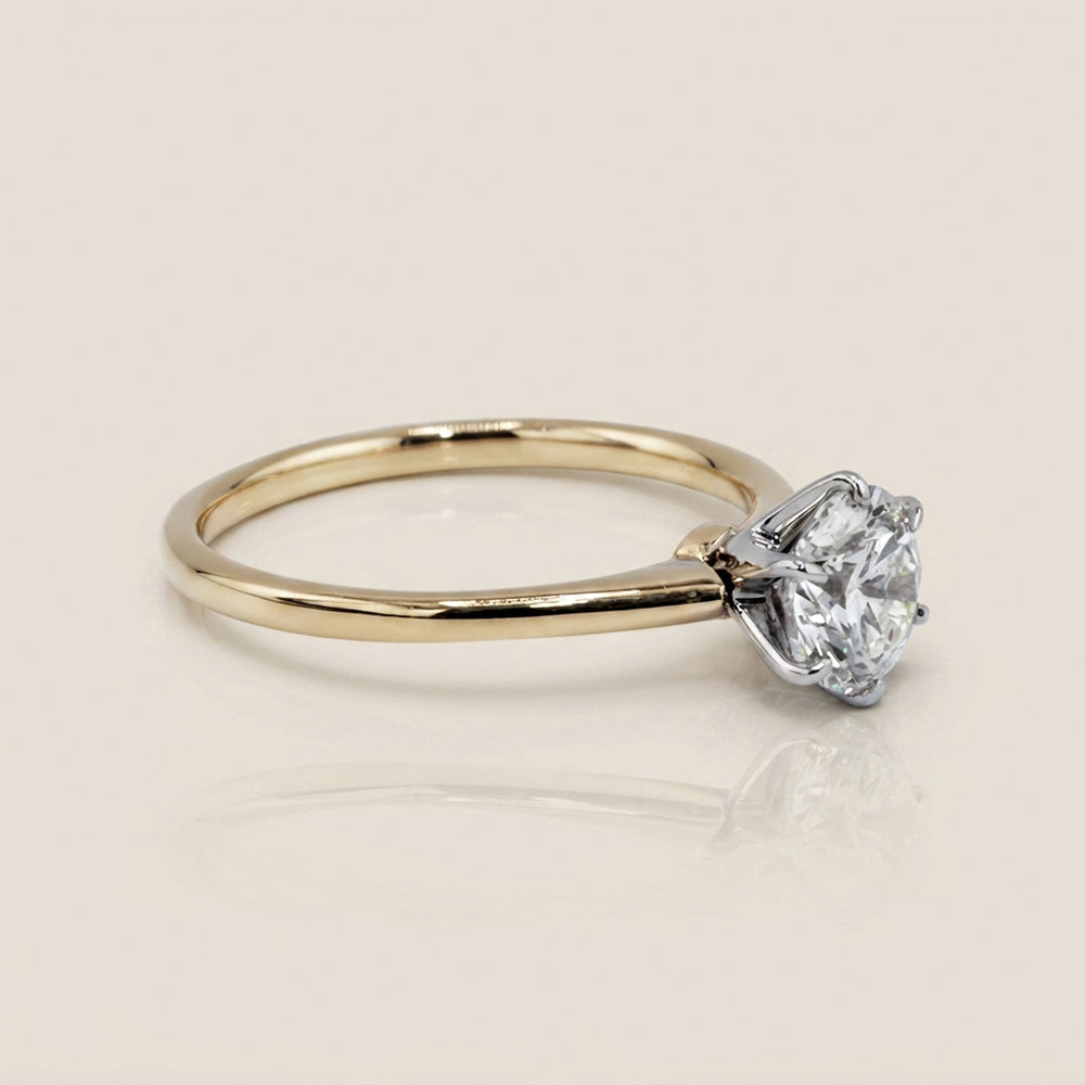 Anillo de Compromiso Solitario en Oro Amarillo y Blanco de 14K