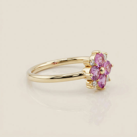 Anillo Flor Trébol con Zafiros Rosa y Diamantes en Oro Amarillo de 14K