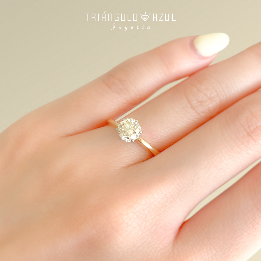 Anillo de Compromiso con Diamante de 1.30 CTS en Oro Amarillo y Blanco de 14K
