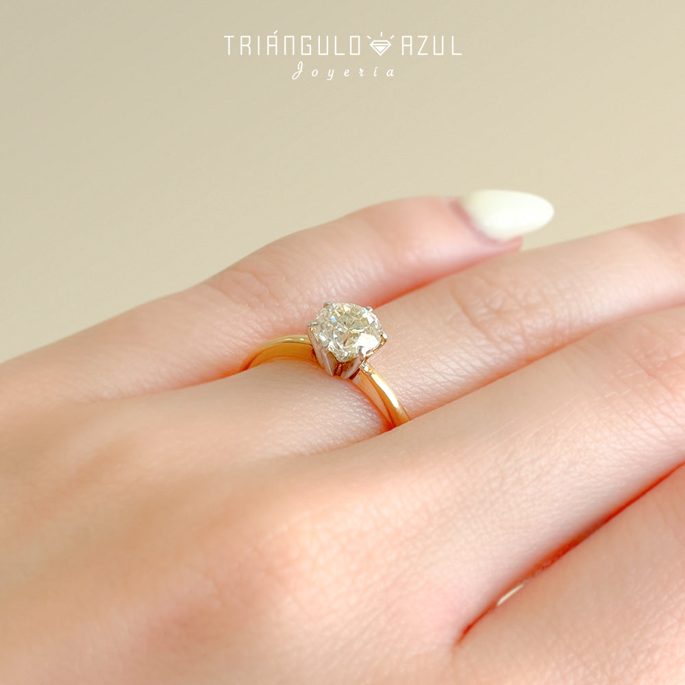 Anillo de Compromiso con Diamante de 1.30 CTS en Oro Amarillo y Blanco de 14K