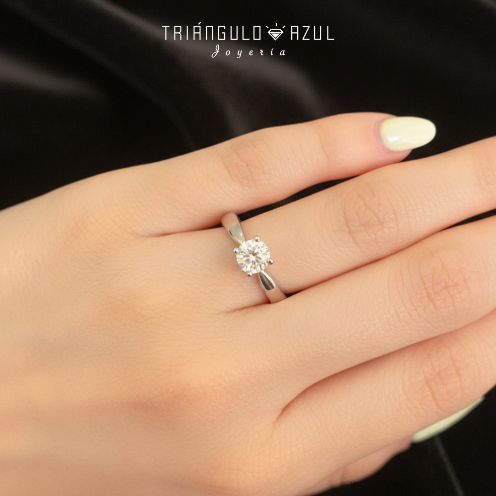 Anillo de Compromiso con Diamante de 0.73 CTS F VVS2 GIA en Oro Blanco de 18K