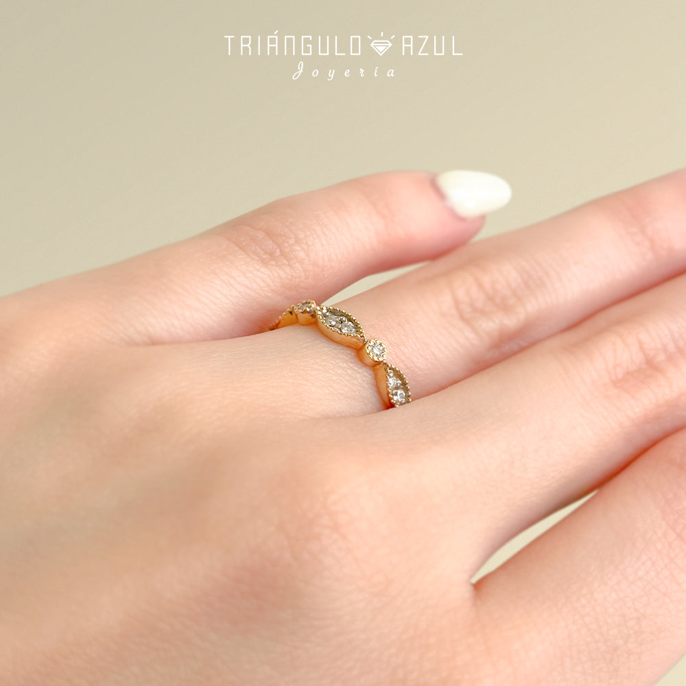 Churumbela Estilo Vintage de Diamantes con 0.15 CTS Total en Oro Amarillo de 14K