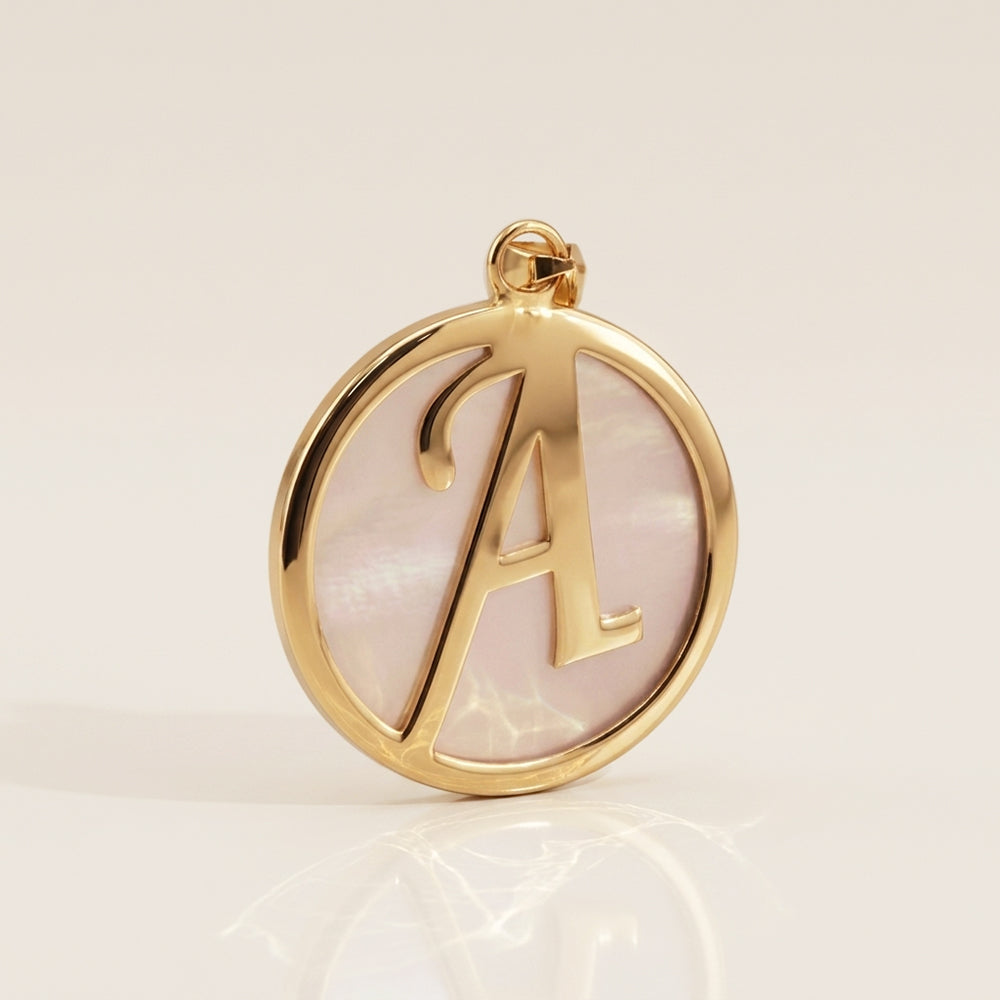 Dije de Madre Perla Letra A en Oro Amarillo de 14K