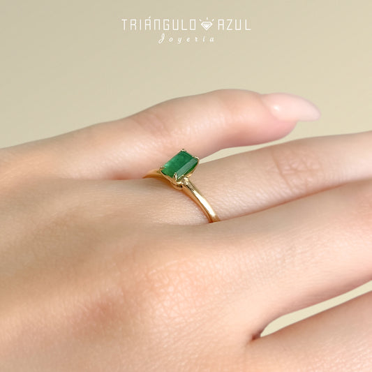 Anillo Solitario de Esmeralda con 0.51 CTS Total en Oro Amarillo de 14K