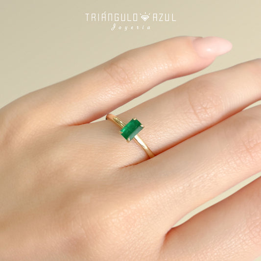 Anillo Solitario de Esmeralda con 0.51 CTS Total en Oro Amarillo de 14K