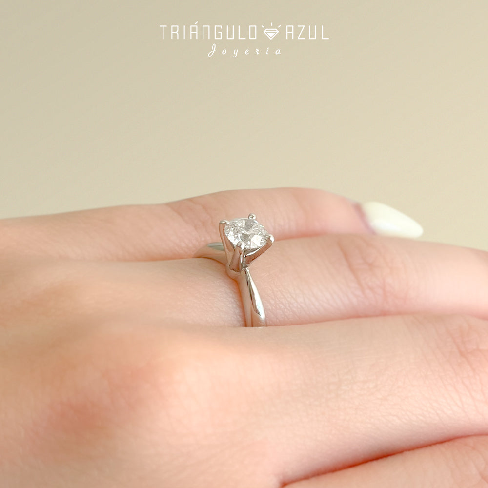 Anillo de Compromiso con Diamante de 0.62 CTS en Oro Blanco de 14K