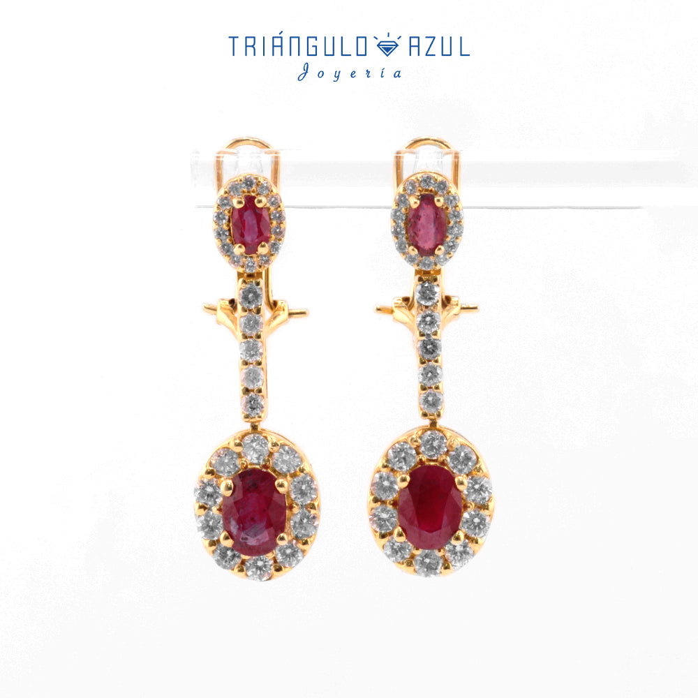 Aretes Doble Roseta de Rubíes con 2.84 CTS Total y Diamantes de 1.66 CTS Total en Oro Amarillo de 18K