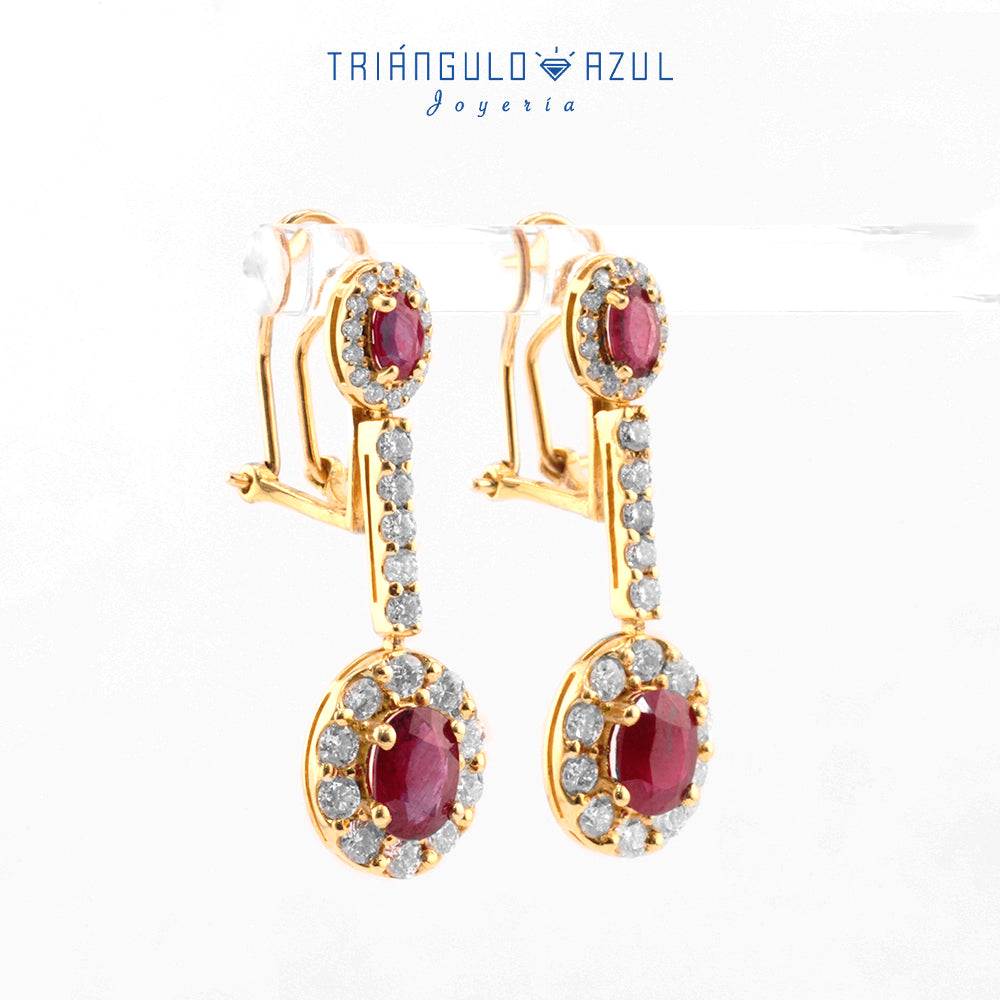 Aretes Doble Roseta de Rubíes con 2.84 CTS Total y Diamantes de 1.66 CTS Total en Oro Amarillo de 18K
