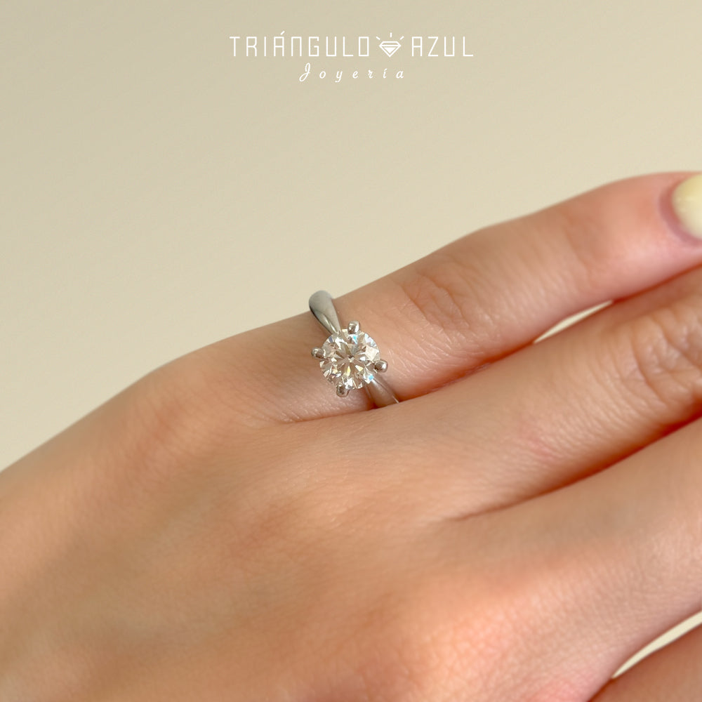 Anillo de Compromiso con Diamante de 0.90 CTS I SI1 GIA en Oro Blanco de 14K