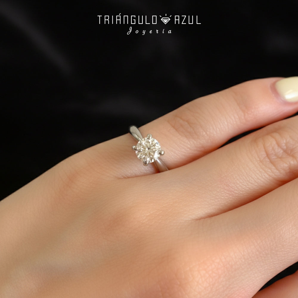 Anillo de Compromiso con Diamante de 0.90 CTS en Oro Blanco de 14K