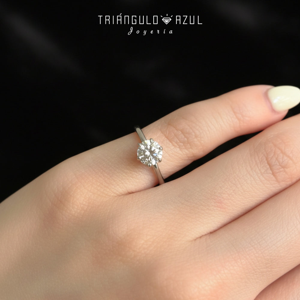 Anillo de Compromiso con Diamante de 0.80 CTS en Oro Blanco de 14K