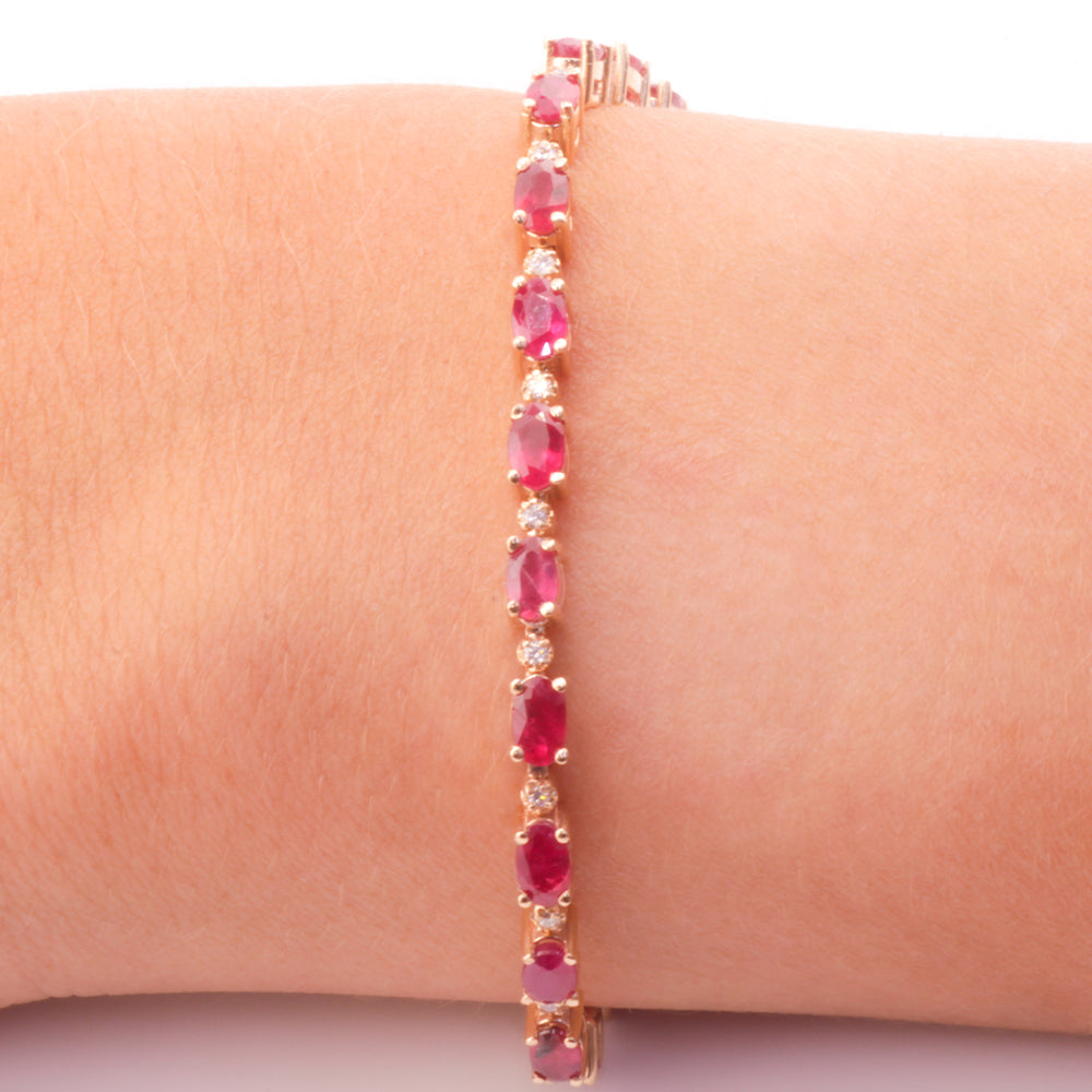 Pulsera de Rubíes 6.72CTS y Diamantes 0.21CTS en Oro Amarillo de 14K