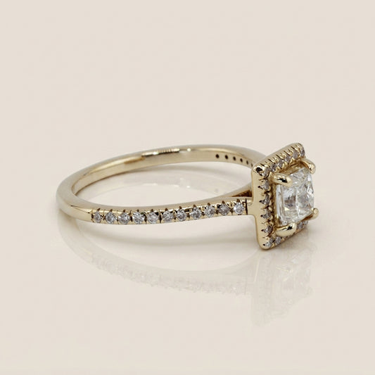 Anillo de Compromiso con Laterales en Oro Amarillo de 14K