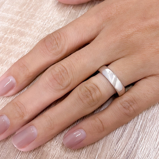 Argolla Media Caña de 5mm en Oro Blanco de 14K