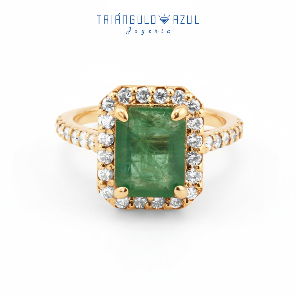 Anillo Andy de Esmeralda con 2.40 CTS Total y con Diamantes Laterales con 0.54 CTS Total en Oro Amarillo de 14K