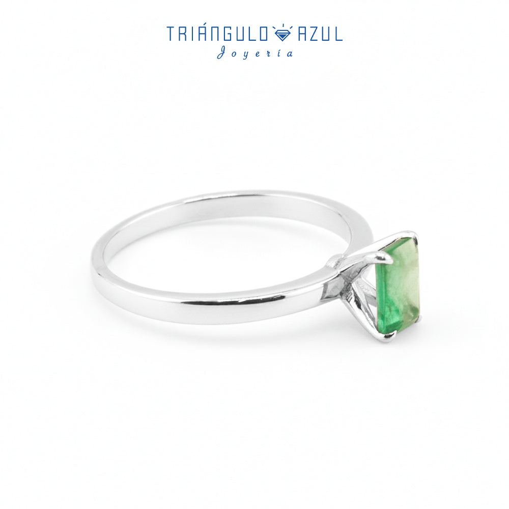 Anillo Solitario de Esmeralda con 0.54 CTS Total en Oro Blanco de 14K