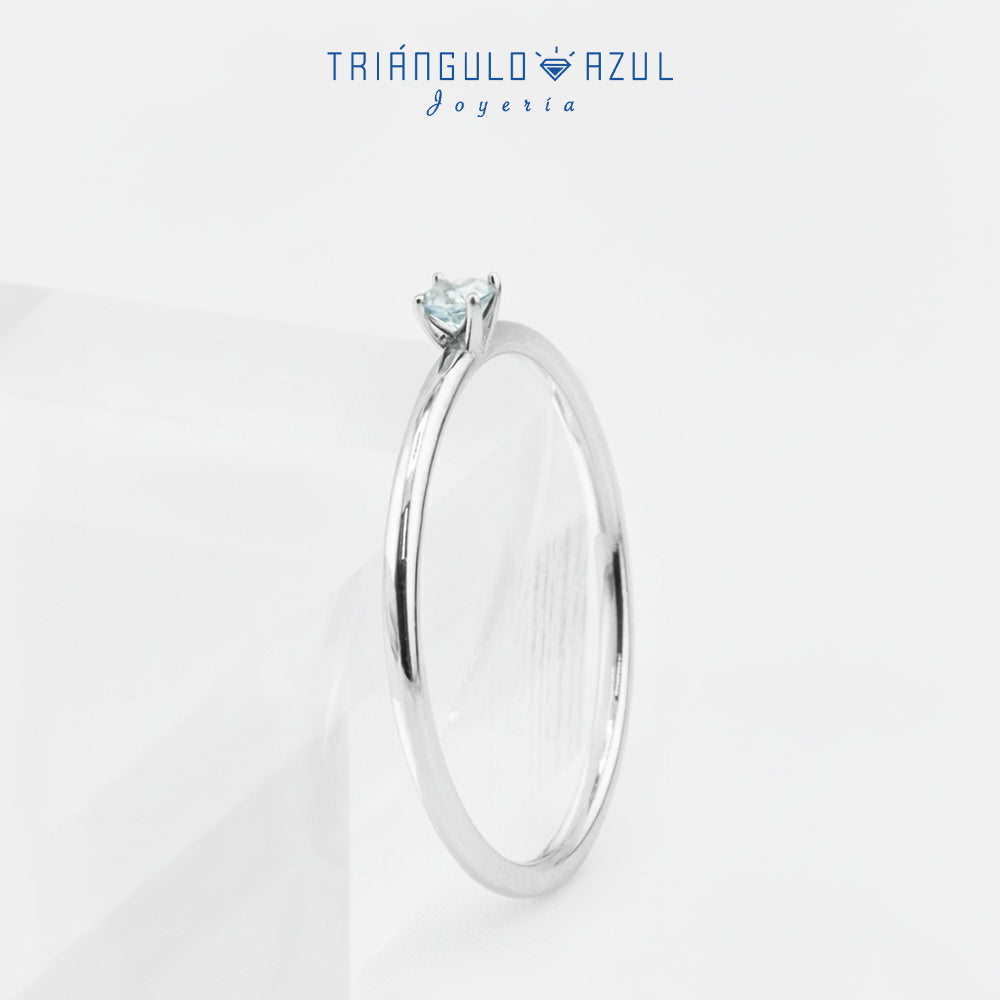 Anillo Solitario de Aquamarina con 0.10 CTS Total en Oro Blanco de 14K