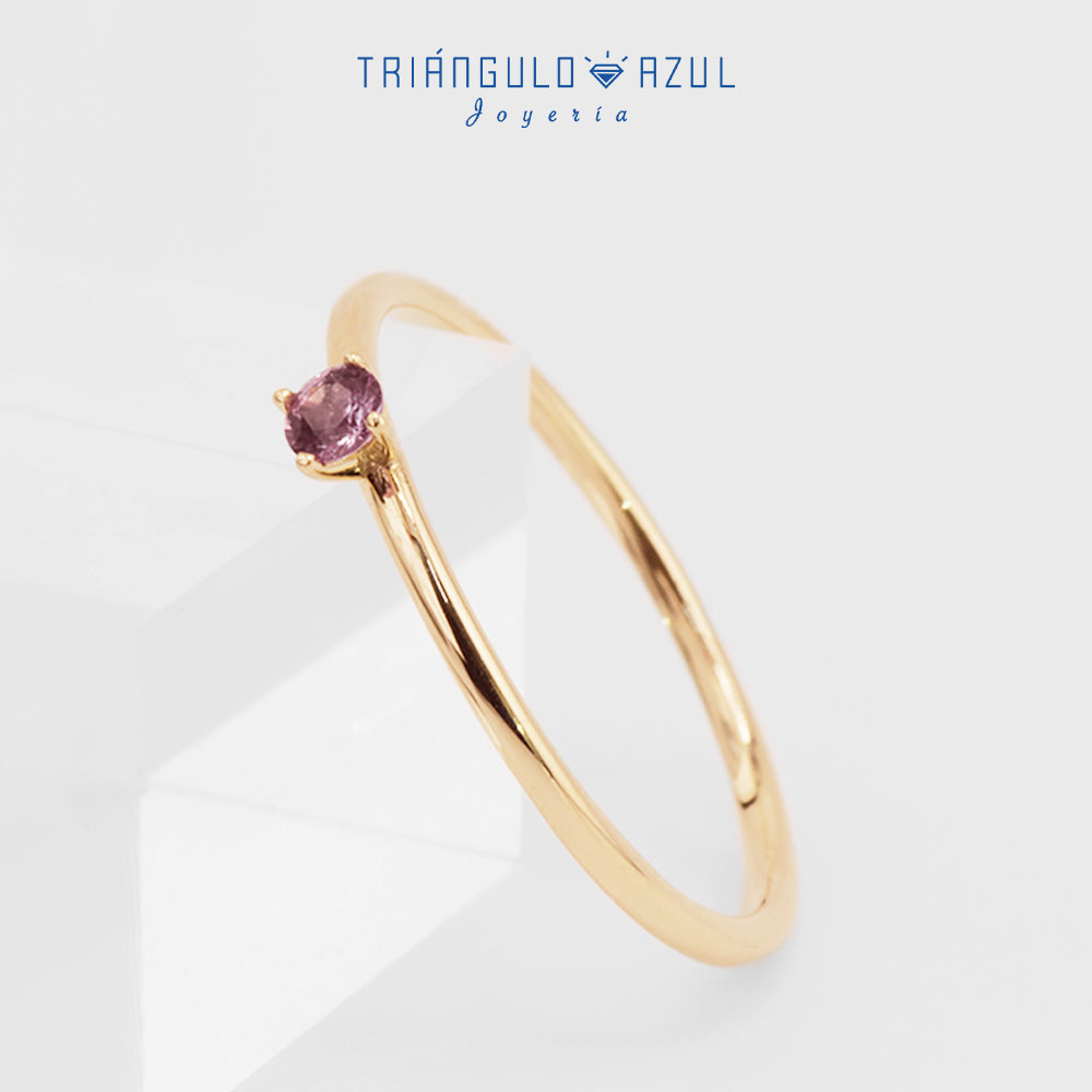 Anillo Solitario de Zafiro Rosa con 0.12 CTS Total en Oro Amarillo de 14K