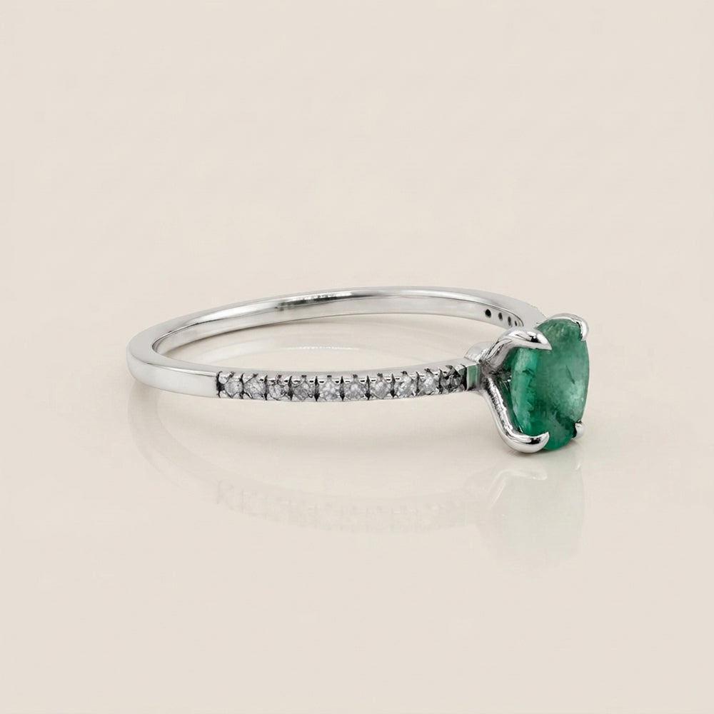 Anillo Cóctel con Esmeralda y Diamantes en Oro Blanco de 14K