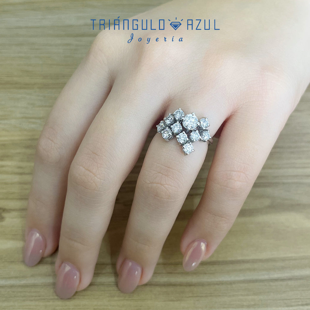 Anillo Cluster de Diamantes con 1.71 CTS Total en Oro Blanco de 18K