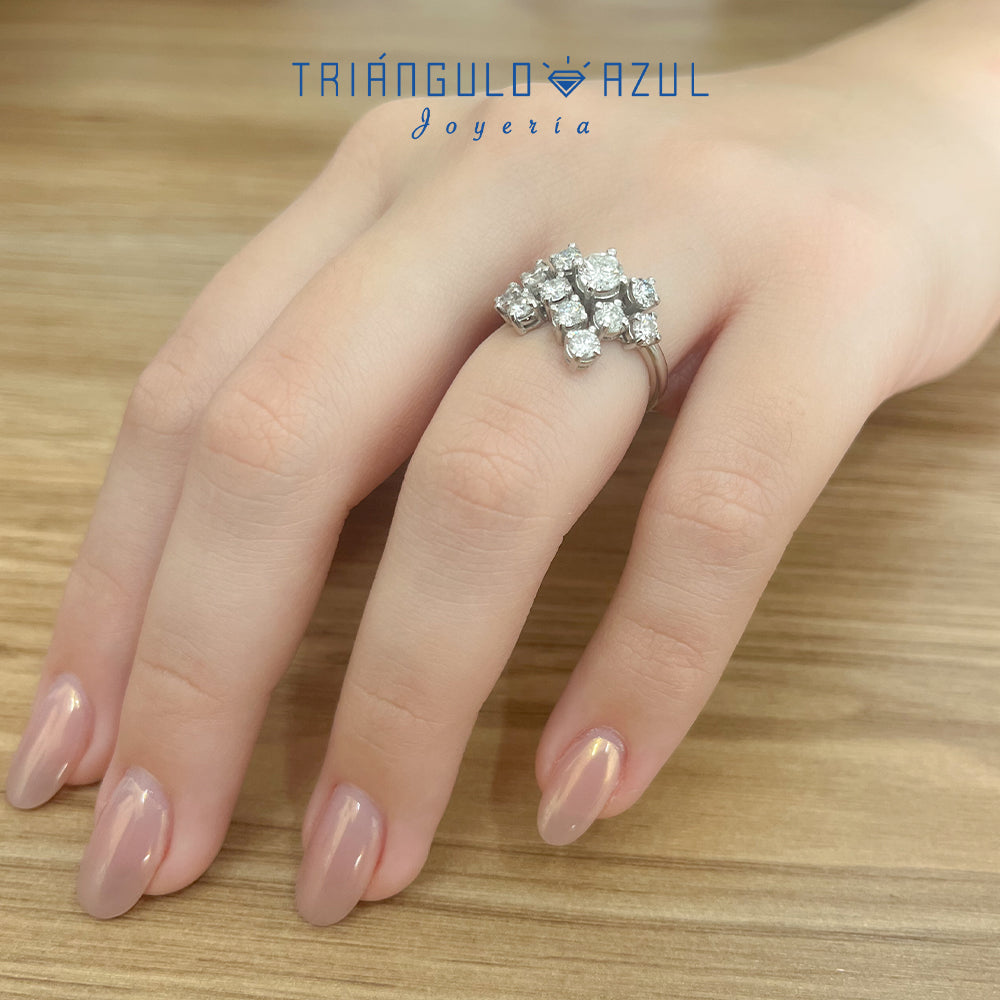 Anillo Cluster de Diamantes con 1.71 CTS Total en Oro Blanco de 18K