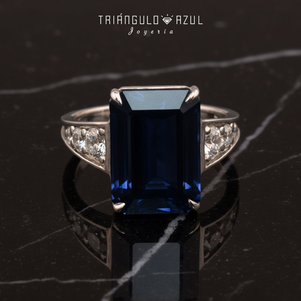 Anillo Zafira Longa de Zafiro con 9.92 CTS y Diamantes do 0.78 CTS Total en Oro Blanco de 18K