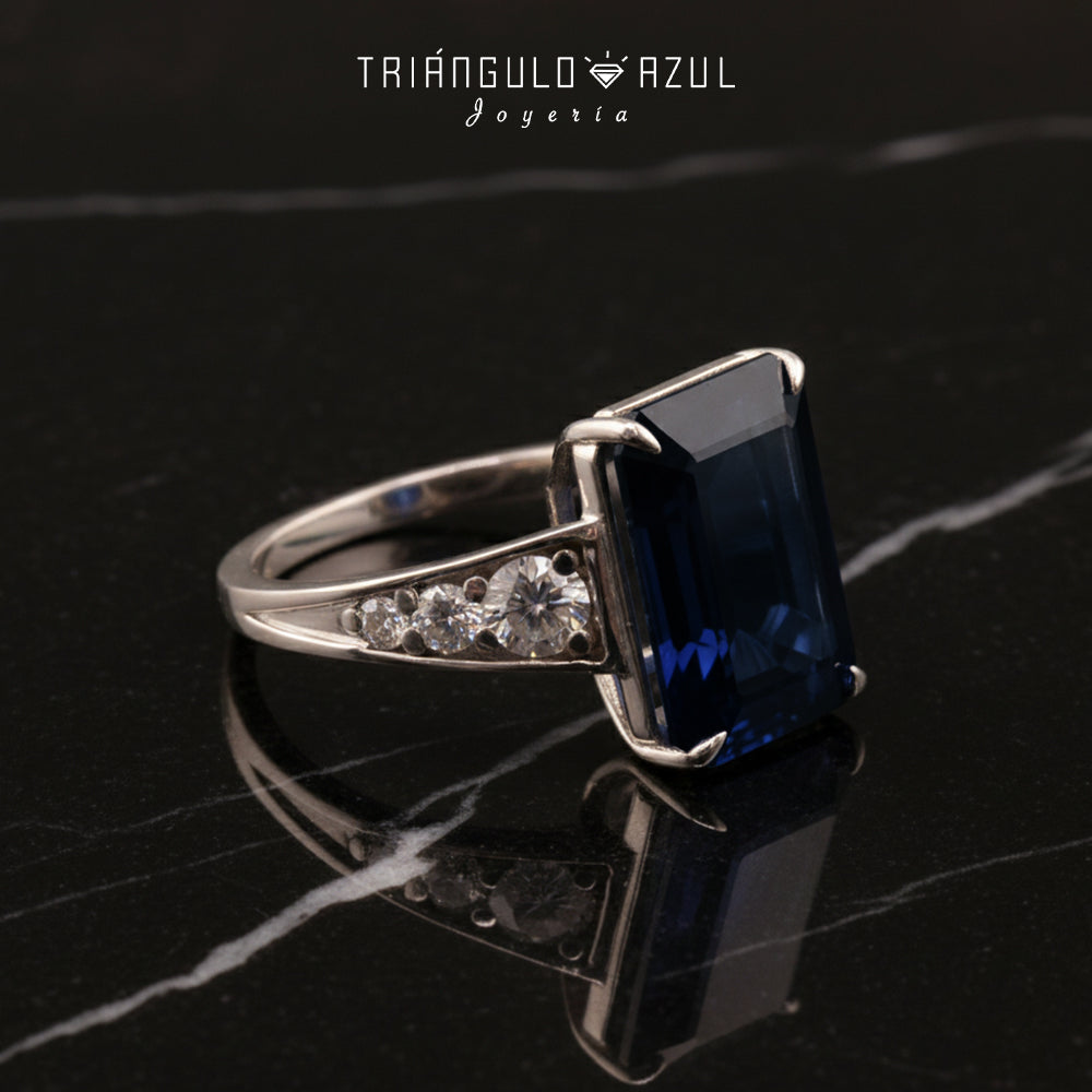 Anillo Zafira Longa de Zafiro con 9.92 CTS y Diamantes do 0.78 CTS Total en Oro Blanco de 18K