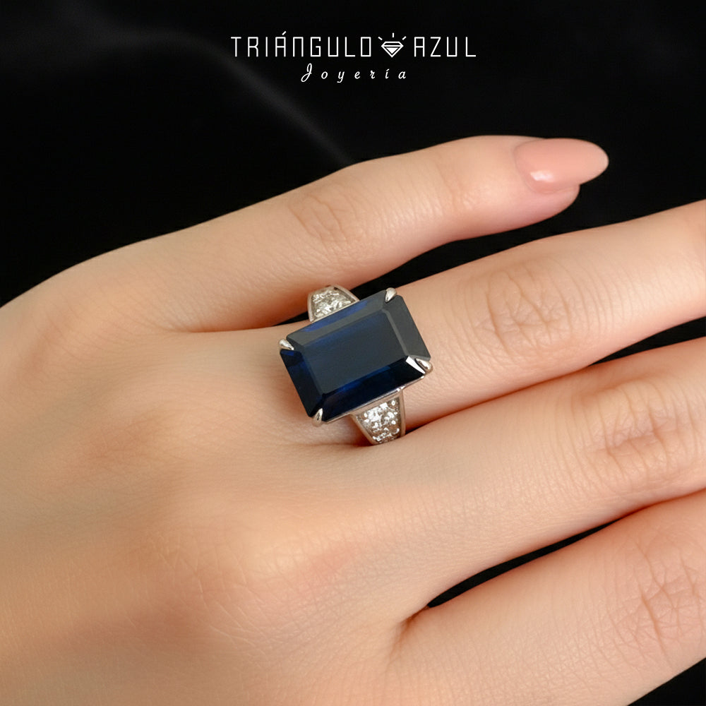 Anillo Zafira Longa de Zafiro con 9.92 CTS y Diamantes do 0.78 CTS Total en Oro Blanco de 18K