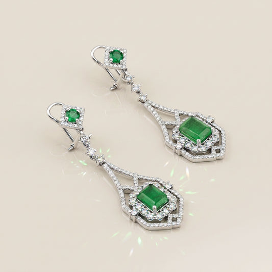 Aretes Largos de Esmeralda y Diamantes en Oro Blanco de 14K