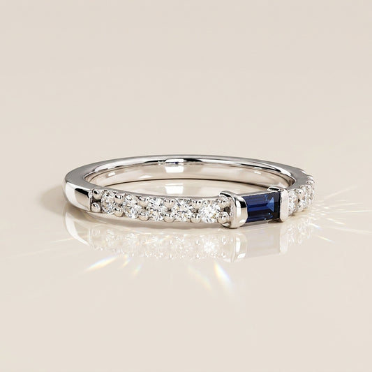 Anillo con Zafiro y Diamantes en Oro Blanco 14K