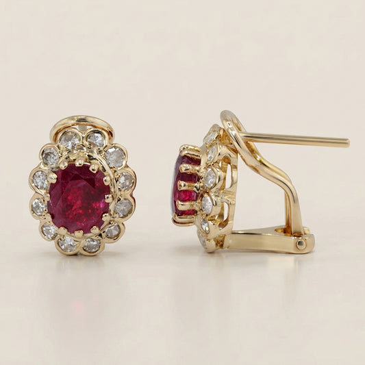 Aretes Lady D Vintage con Rubíes y Diamantes en Oro Amarillo de 14K