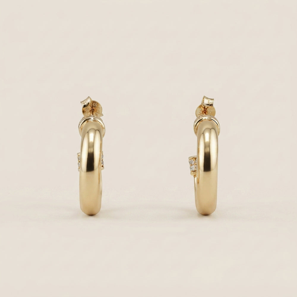Aretes Tubular con Circonias en Oro Amarillo de 14K