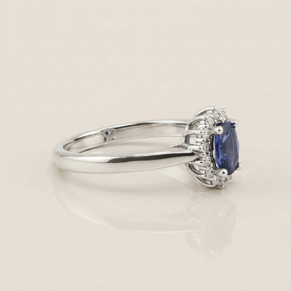 Lady D con Zafiro y Diamantes en Oro Blanco de 14K