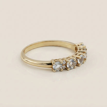 Anillo Isabel con Aquamarinas y Diamantes en Oro Amarillo de 14K
