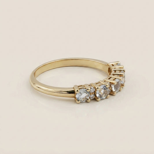 Anillo Isabel con Aquamarinas y Diamantes en Oro Amarillo de 14K