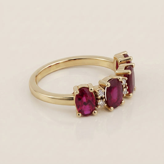 Churumbela Camila con Rubíes y Diamantes en Oro Amarillo de 14K