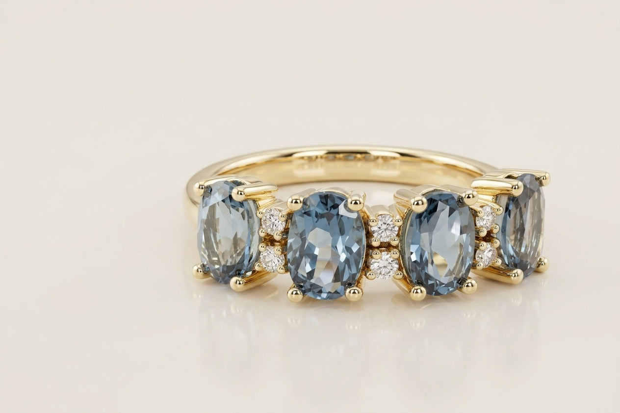 Churumbela Camila con Topacio London Blue y Diamantes en Oro Amarillo de 14K