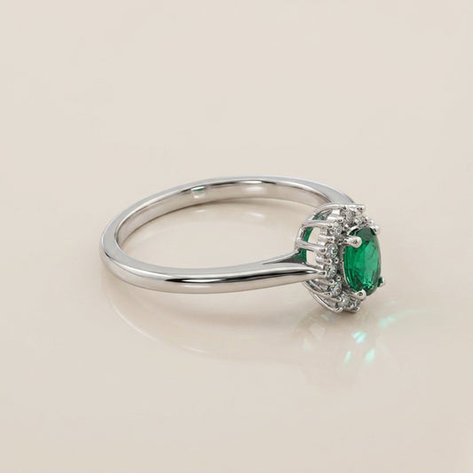 Lady D con Esmeralda y Diamantes en Oro Blanco de 14K
