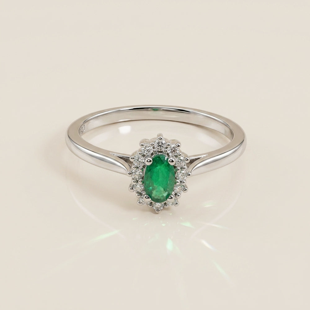 Lady D con Esmeralda y Diamantes en Oro Blanco de 14K