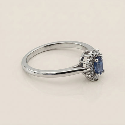 Lady D con Zafiro y Diamantes en Oro Blanco de 14K