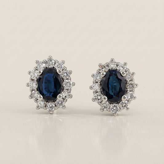 Aretes Lady D con Zafiros y Diamantes en Oro Blanco de 14K