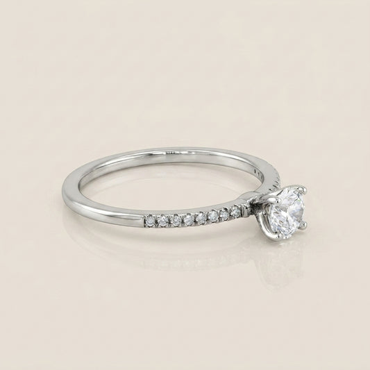 Anillo de Compromiso con Laterales en Oro Blanco de 14K (CERTIFICADO GIA)