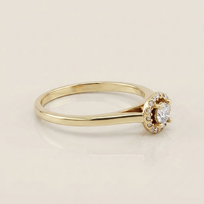 Anillo de Compromiso con Halo en Oro Amarillo de 14K