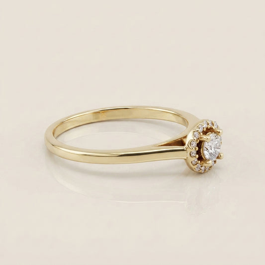 Anillo de Compromiso con Halo en Oro Amarillo de 14K