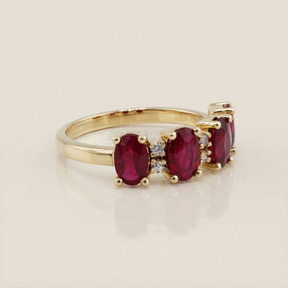 Churumbela Camila con Rubíes y Diamantes en Oro Amarillo de 14K