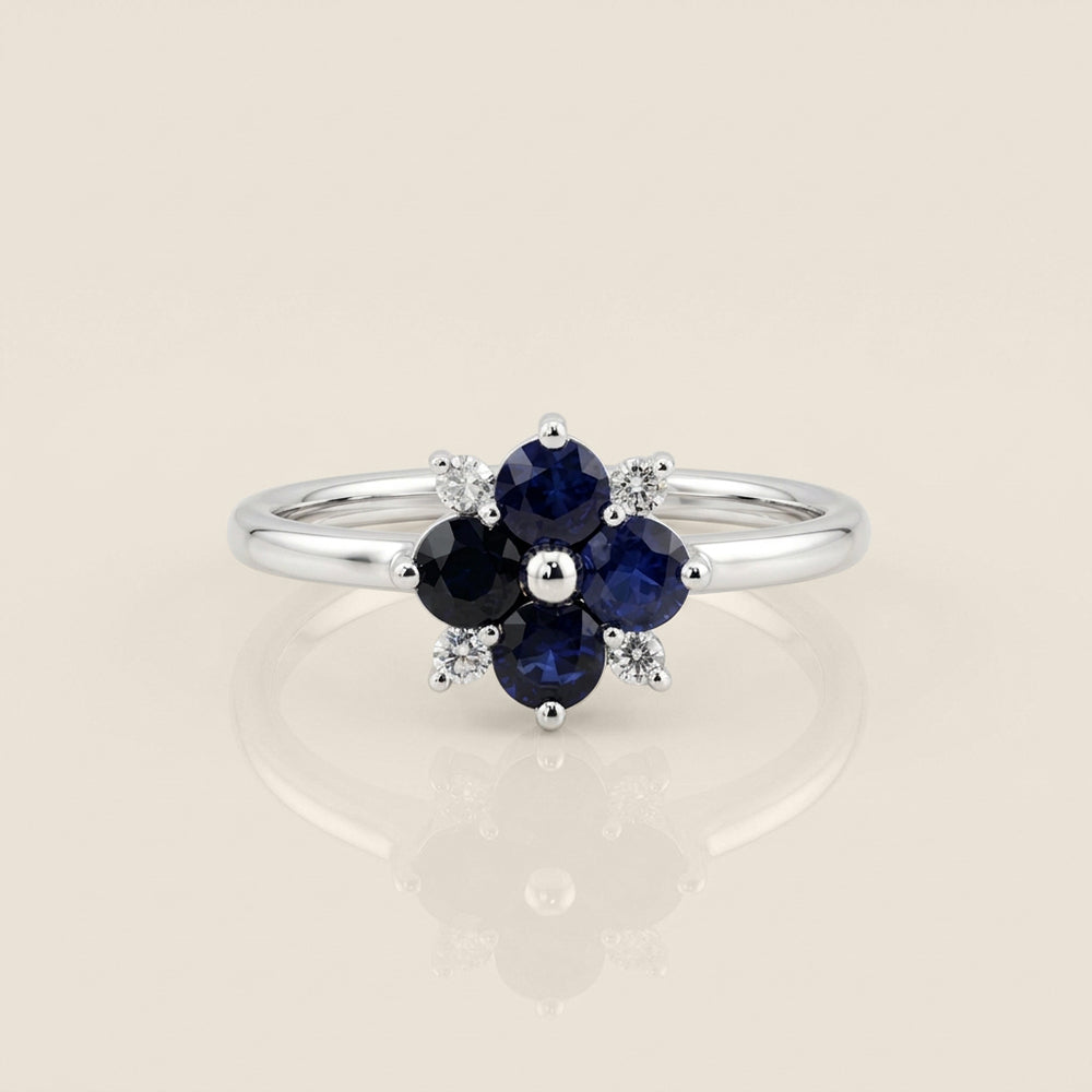 Anillo Flor Trébol con Zafiros y Diamantes en Oro Blanco de 14K