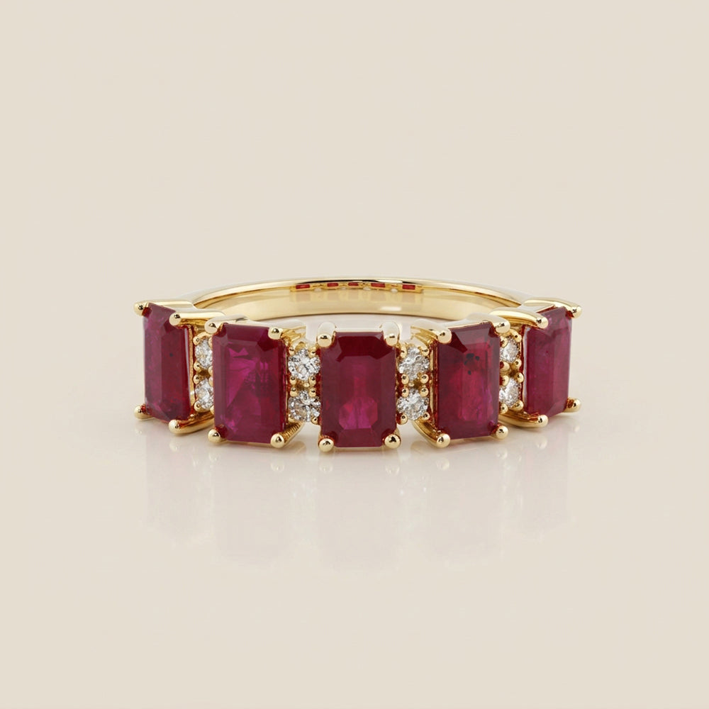 Churumbela con Rubíes y Diamantes en Oro Amarillo de 14K