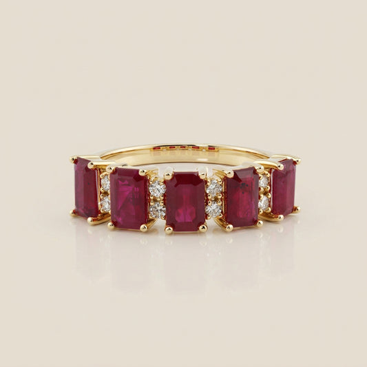 Churumbela con Rubíes y Diamantes en Oro Amarillo de 14K